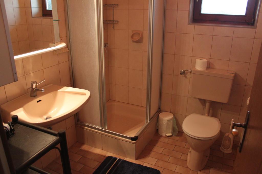 Appartementhaus Karawankenpromenade Velden am Woerthersee Room photo